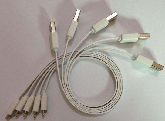 Máquina de moldagem por injecção de cabos de dados de 55 toneladas com tipo C branco