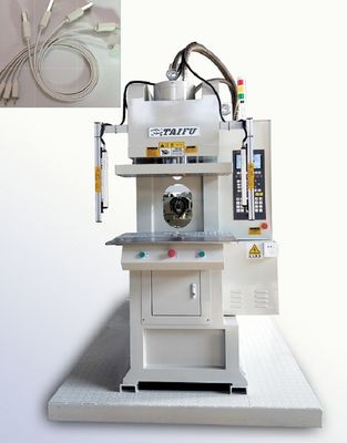 Máquina de moldagem por injecção de cabos de dados de alta eficiência de 55 toneladas com tipo C branco