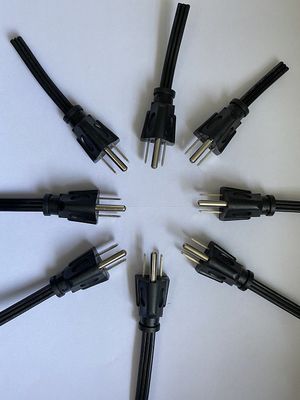 Máquina de moldagem por injecção vertical de alta eficiência de 55 toneladas para cabo de alimentação com cor azul