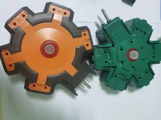 Máquina de moldagem por injecção vertical de duas cores de 170 toneladas para extensão de saída