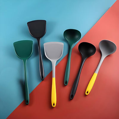 Máquina de moldagem por injecção vertical de duas cores de 120 toneladas para fabricação de utensílios de cozinha