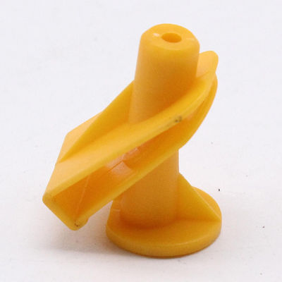 Clips de montagem de carroçaria do veículo fabricados por máquina de moldagem por injecção vertical de slide único