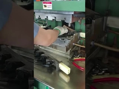 Máquina de moldagem por injecção de conectores de alta tensão de 55 toneladas com tipo C branco